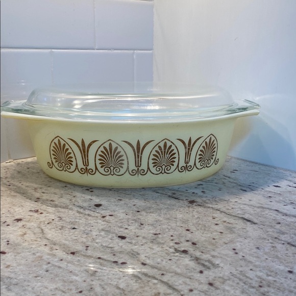 Pyrex rare 1960s promotional baking dish with lid. - Picture 1 of 5